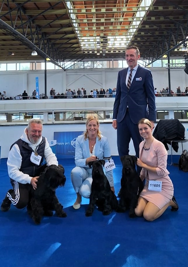 Cesar Black Shine Tim i sudac Guido Schafer (DE)